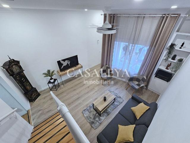 Dúplex en venta en calle De Sant Carles, Barcelona, de 60 m² 2 habitaciones por 339.000