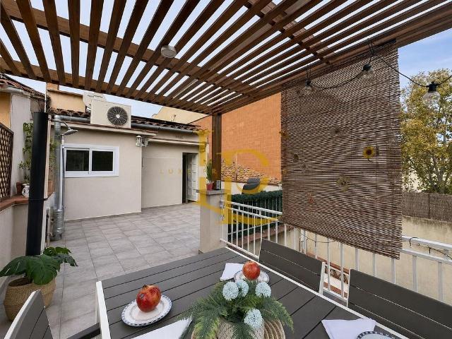 Dúplex en venta en calle De Sant Ramon, Cerdanyola del Vallès, de 156 m² 4 habitaciones por 448.000