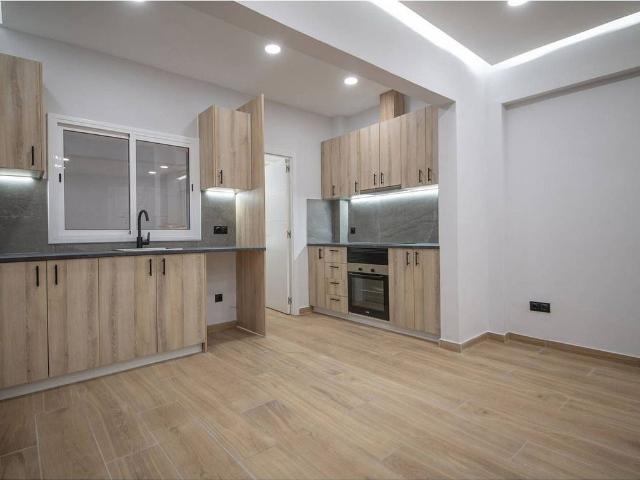 Dúplex en venta en calle De Sant Salvador, Barcelona, de 100 m² 3 habitaciones por 390.000