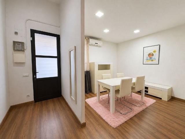 Dúplex en venta en calle De Santa Carolina, Barcelona, de 68 m² 1 habitación por 229.000