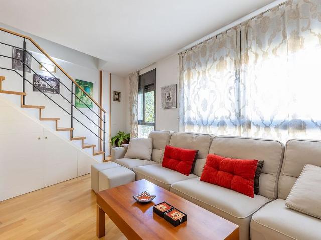 Dúplex en venta en calle De Septiembre, Gelida, de 90 m² 3 habitaciones por 252.000