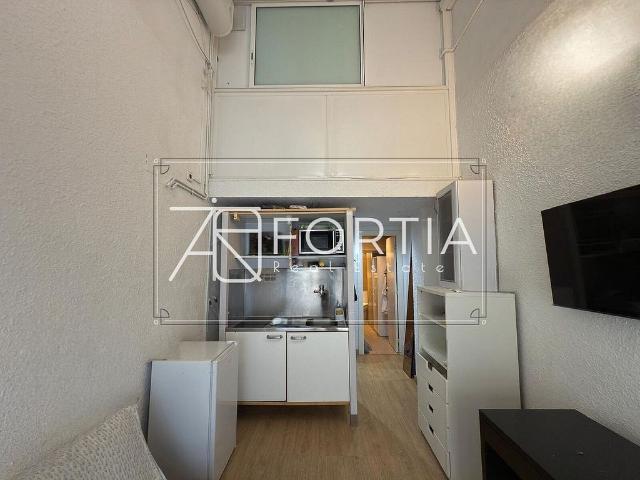 Dúplex en venta en calle De Padilla, Barcelona, de 37 m² 1 habitación por 100.000