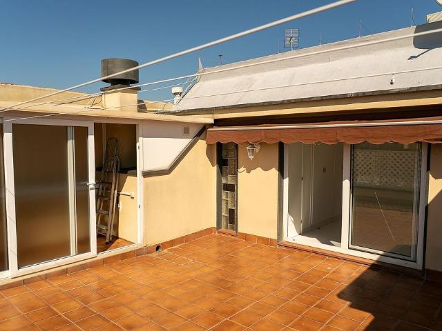 Dúplex en venta en calle De Rabassa, Barcelona, de 80 m² 4 habitaciones por 648.000