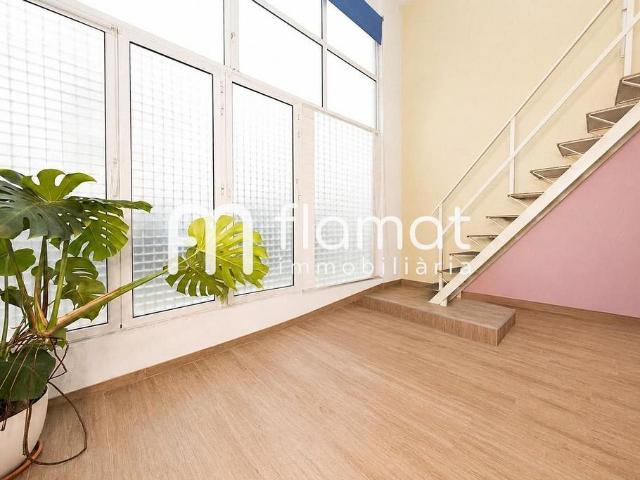 Dúplex en venta en calle De Ramón y Cajal, Barcelona, de 98 m² 2 habitaciones por 480.000