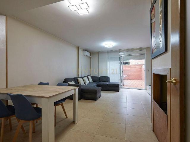 Dúplex en venta en calle De Tenor Viñas, Parets del Vallès, de 110 m² 3 habitaciones por 372.000