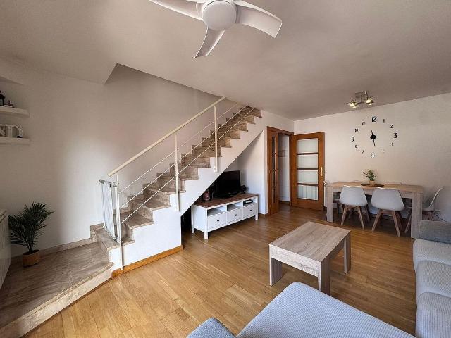 Dúplex en venta en calle Del Pintor Coello, Rubí, de 116 m² 3 habitaciones por 330.000