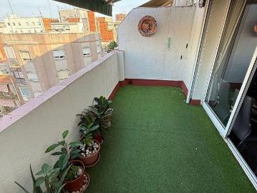 Dúplex en venta en calle Del Rosselló, Hospitalet de Llobregat, L´, de 75 m² 4 habitaciones por 329.000