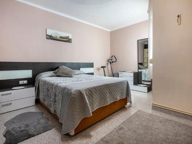 Dúplex en venta en calle Del Rosselló, Hospitalet de Llobregat, L´, de 78 m² 3 habitaciones por 370.000