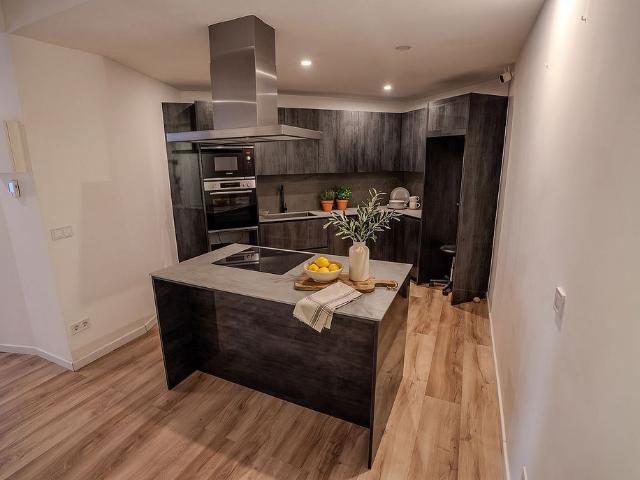 Dúplex en venta en calle De Fluvià, Barcelona, de 145 m² 3 habitaciones por 750.000