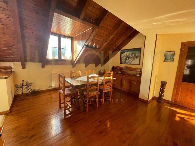 Dúplex en venta en calle Francesc Macià, Esterri d´Àneu, de 76 m² 3 habitaciones por 275.000