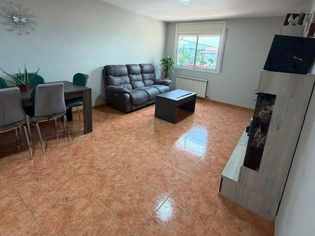 Dúplex en venta en calle Industria, Móra la Nova, de 134 m² 3 habitaciones por 120.000