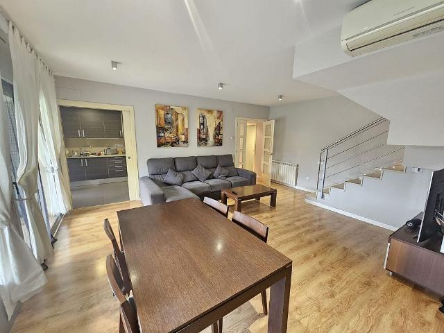 Dúplex en venta en calle Llevant de, Viladecavalls, de 156 m² 4 habitaciones por 429.900