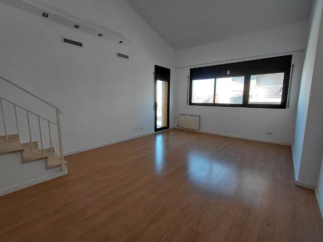 Dúplex en venta en calle Migdia, Girona, de 138 m² 4 habitaciones por 367.655