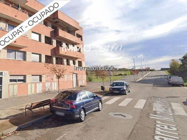 Dúplex en venta en calle Miquel Martí i Pol, Cassà de la Selva, de 136 m² 5 habitaciones por 100.000