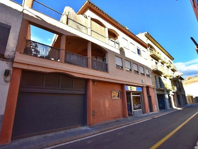 Dúplex en venta en calle Sant Jaume, Manlleu, de 210 m² 5 habitaciones por 258.900