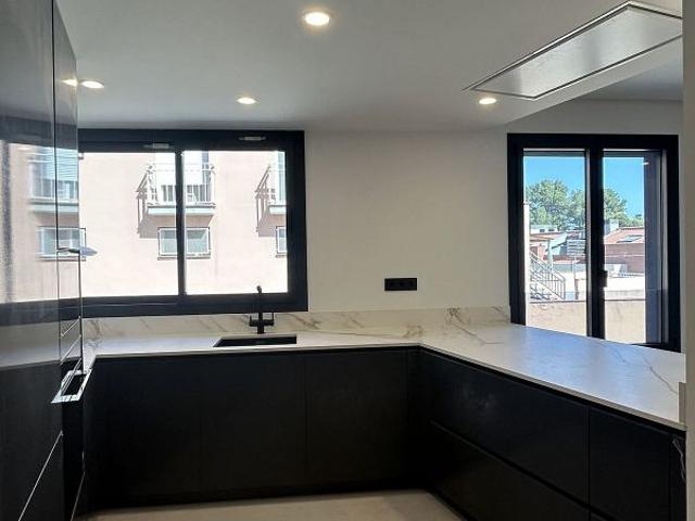 Dúplex en venta en calle Sant Martí, Viladecavalls, de 140 m² 4 habitaciones por 380.000