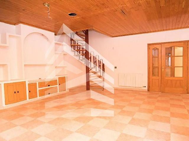 Dúplex en venta en calle Santa Fe, Lleida, de 155 m² 4 habitaciones por 132.000