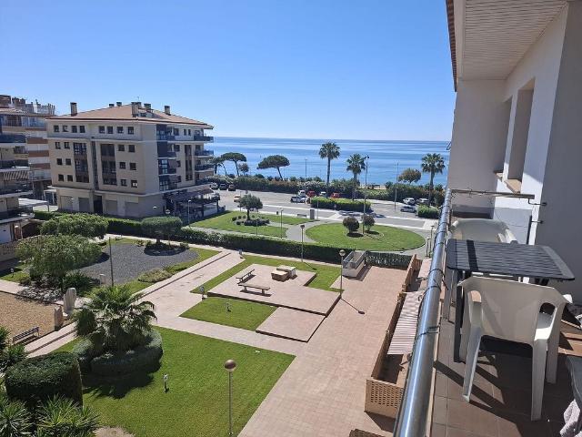 Dúplex en venta en calle Pintor Fortuny, Pineda de Mar, de 98 m² 4 habitaciones por 339.000
