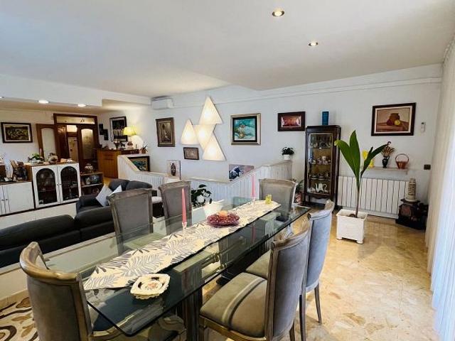 Dúplex en venta en calle Rafael de Casanova, Premià de Mar, de 182 m² 4 habitaciones por 590.000