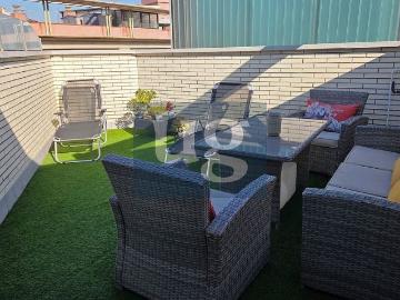Dúplex en venta en calle Ramon i Cajal, Cornellà de Llobregat, de 125 m² 4 habitaciones por 525.000