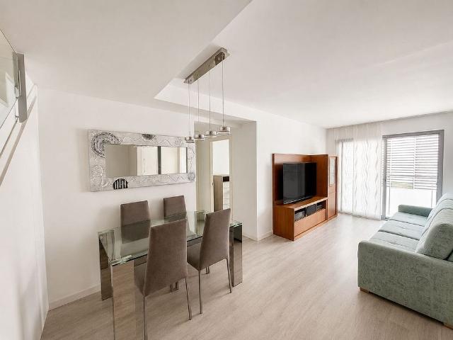 Dúplex en venta en calle Ramon i Cajal, Cornellà de Llobregat, de 125 m² 4 habitaciones por 525.000