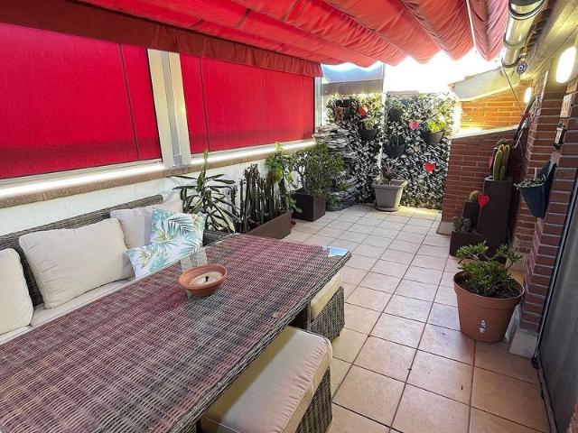 Dúplex en venta en calle Ripoll, Montcada i Reixac, de 127 m² 4 habitaciones por 375.000