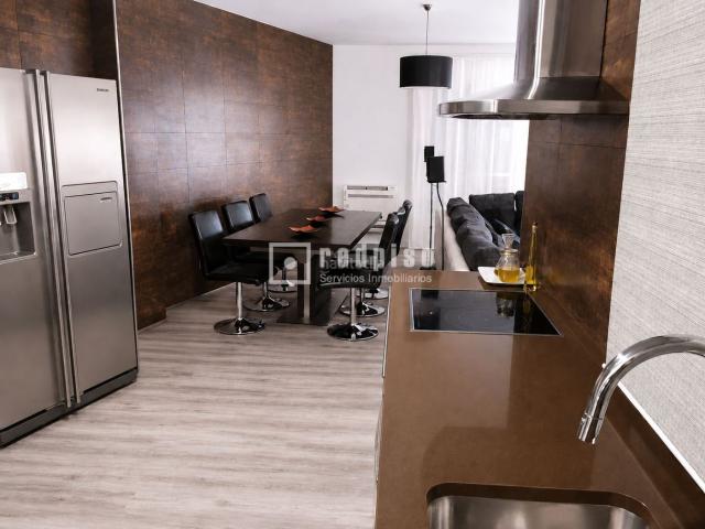 Dúplex en venta en Casarrubios del Monte. Exclusivo DÚPLEX de diseño CON AMPLIA PLAZA DE GARAJE y ASCENSOR. Excelentes calidades. Dúplex Casarrubios del.