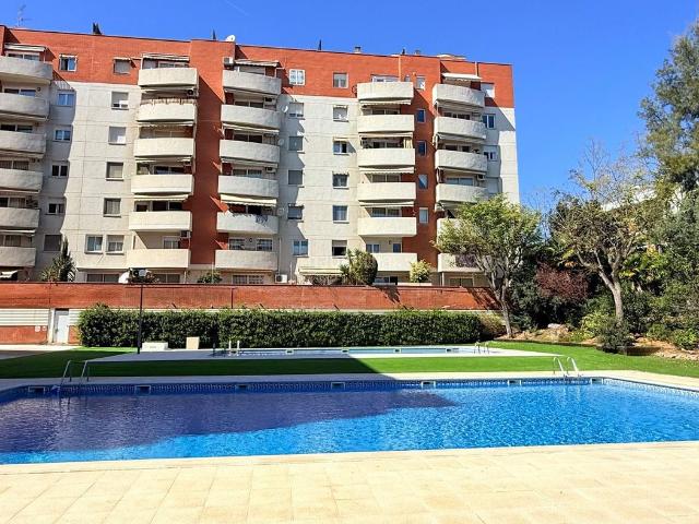 Dúplex en venta en Castelldefels, Muntanyeta. Bajos dúplex terrazas piscina Z. Muntanyeta. Dúplex.