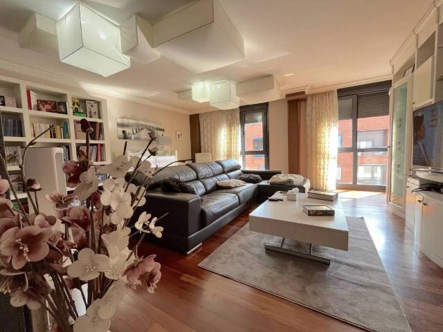 Dúplex en Venta en Centro Urbano Hirigunea