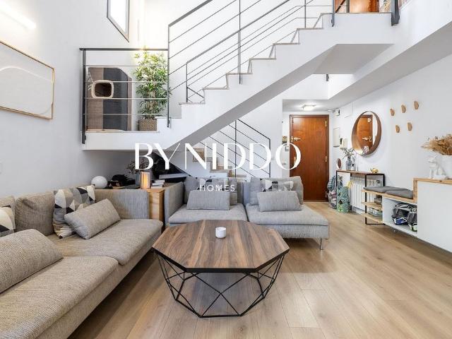 Dúplex en venta en calle De Sant Camil, Cerdanyola del Vallès, de 115 m² 4 habitaciones por 420.000