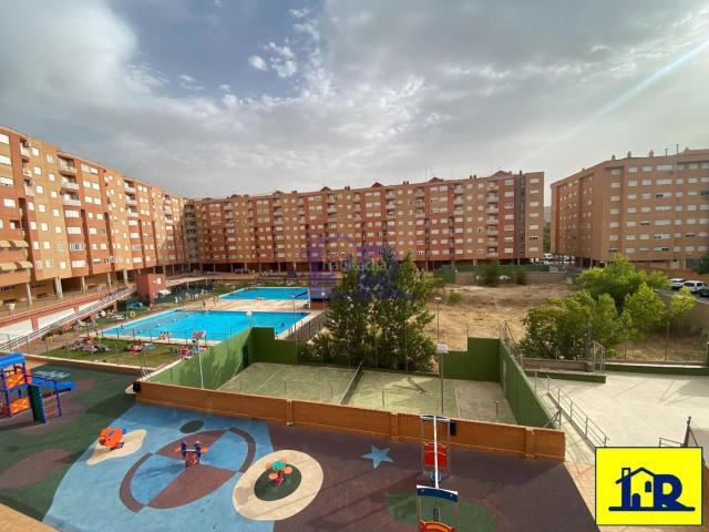 Dúplex en venta en Cuenca, Reyes Católicos Paseo de San Antonio. Se vende apartamento dúplex de dos dormitorios en Residencial Siglo XXI. Dúplex.