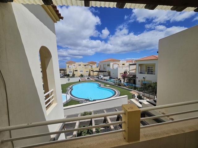 Dúplex en venta en Antigua, Caleta de Fuste. EXCLUSIVA VIVIENDA CON VISTAS A PISCINA EN Caleta de Fuste URBANIZACIÓN MARINA GOLF. Dúplex.