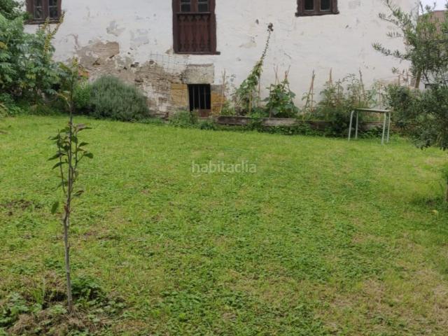 Dúplex en venta en Aia. Dúplex con jardín a reformar junto a la plaza de Aia. Dúplex.