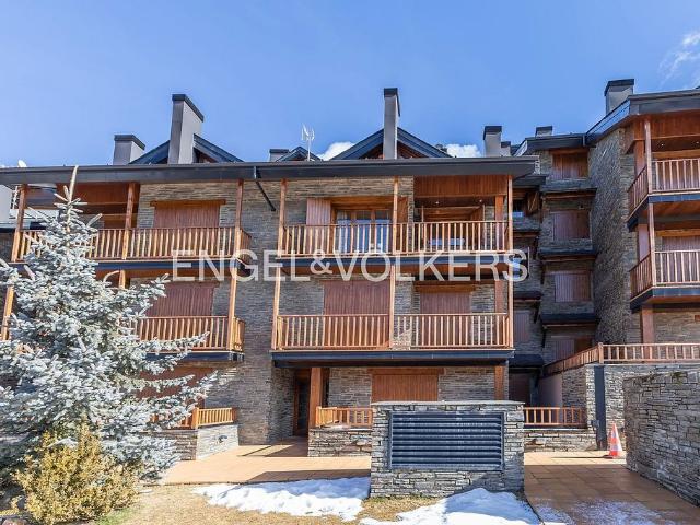 Dúplex en venta en calle Font Canaleta, Alp, de 152 m² 3 habitaciones por 450.000