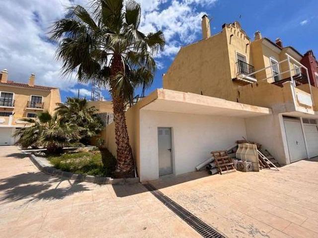Dúplex en Venta en Avda Pescia Ctra de Frigiliana