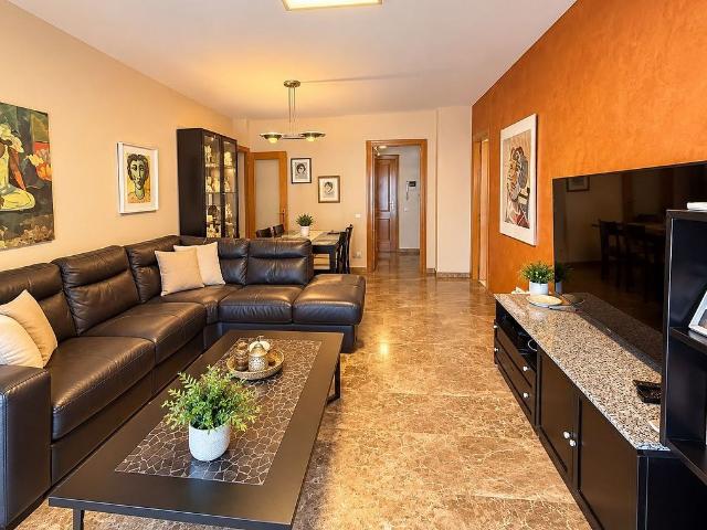 Dúplex en venta en avenida De Martí Pujol, Badalona, de 115 m² 3 habitaciones por 620.000