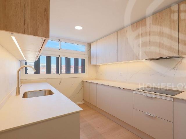 Dúplex en venta en avenida De Rio de Janeiro, Barcelona, de 85 m² 4 habitaciones por 450.000