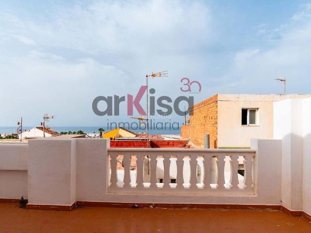 Dúplex en venta en Balanegra. Tu nuevo hogar en Balanegra 4 dormitorios, patio, garaje y terraza con vistas al mar. Dúplex.