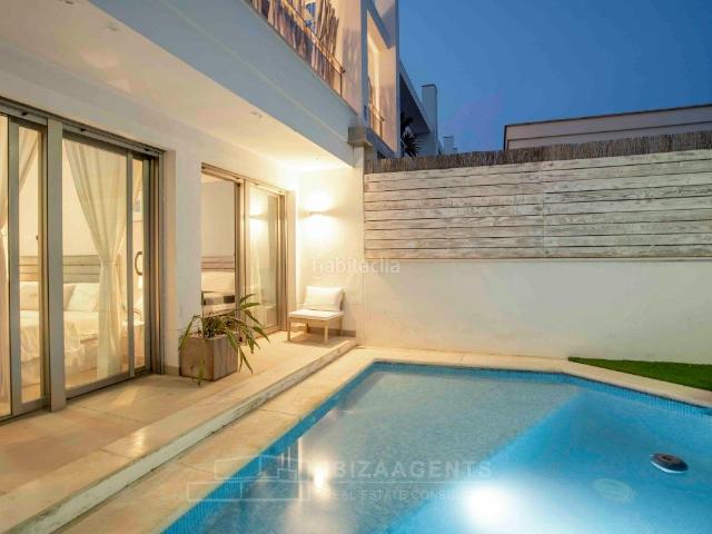 Dúplex en venta en Baleares Ibiza, Marina Botafoc Talamanca. VIVIENDA DE 5 HABITACIONES Y PISCINA PRIVADA Y GARAJE PARA 8 COCHES, Illa Plana. Dúplex.