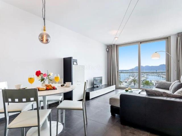 Dúplex en venta en Baleares Pollença, Port de Pollença. Apartamento dúplex en primera línea con vistas a la bahía de Pollensa. Dúplex.