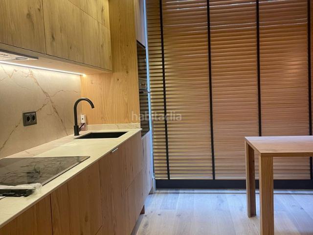 Dúplex en venta en Barcelona, El Camp d´en Grassot i Gràcia Nova. Dúplex tipo loft en Gràcia con doble ambiente y zona de trabajo. Dúplex.