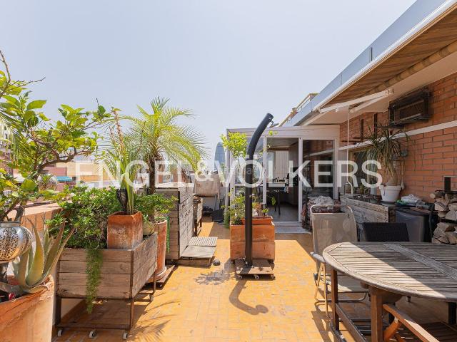 Dúplex en venta en Barcelona, El Camp de l´Arpa del Clot. Espectacular ático de 4 hab. con terraza top y parking doble eléctrico. Dúplex.