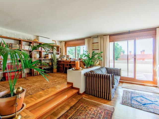 Dúplex en venta en Barcelona, Pedralbes. Ático en venta en Pedralbes, con 5 habitaciones, terraza, parking y piscina comunitaria, Barcelona. Dúplex.
