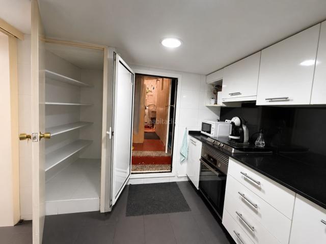 Dúplex en venta en Barcelona, Raval. Piso en venta en Calle de les Penedides. Dúplex.