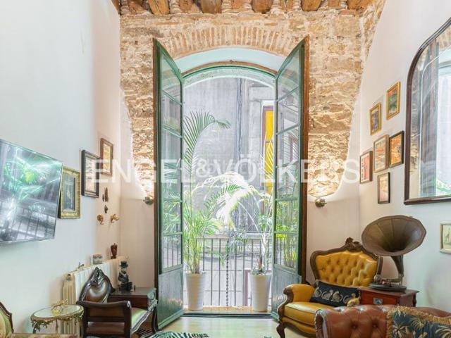 Dúplex en venta en Barcelona, St. Pere Sta. Caterina El Born. Singular vivienda de estilo loft con personalidad única en el corazón del Born. Dúplex.