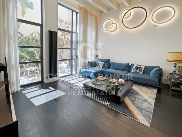 Dúplex en venta en Barcelona, Sagrada Família. Una propiedad única junto a la Sagrada Familia y con terraza. Dúplex.