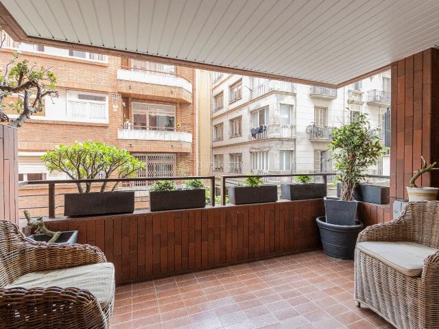 Dúplex en venta en Barcelona, Sant Gervasi Galvany. MAGNÍFICA VIVIENDA DÚPLEX de 203m2 CONSTRUIDOS CON AMPLIOS ESPACIOS EN SANT GERVASI. Dúplex.