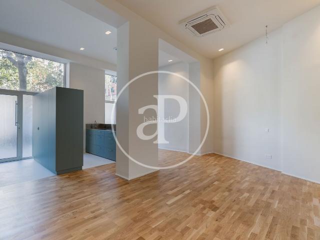 Dúplex en venta en Barcelona, Sant Martí de Provençals. Piso en venta en calle Huelva. Dúplex.