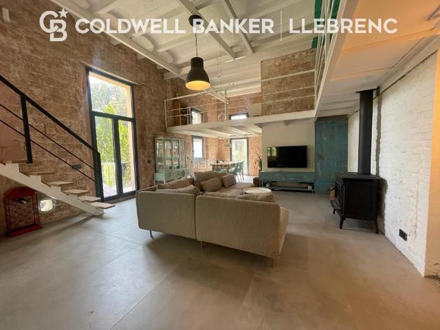 Dúplex en venta en Barcelona, Vallvidrera Tibidabo Les Planes. Dúplex reformado en venta con vistas a Barcelona en una finca modernista en Tibidabo. Dúplex.