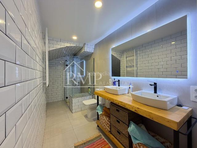 Dúplex en venta en Barcelona, Vila de Gràcia. Bajo dúplex reformado en Gràcia. Dúplex.